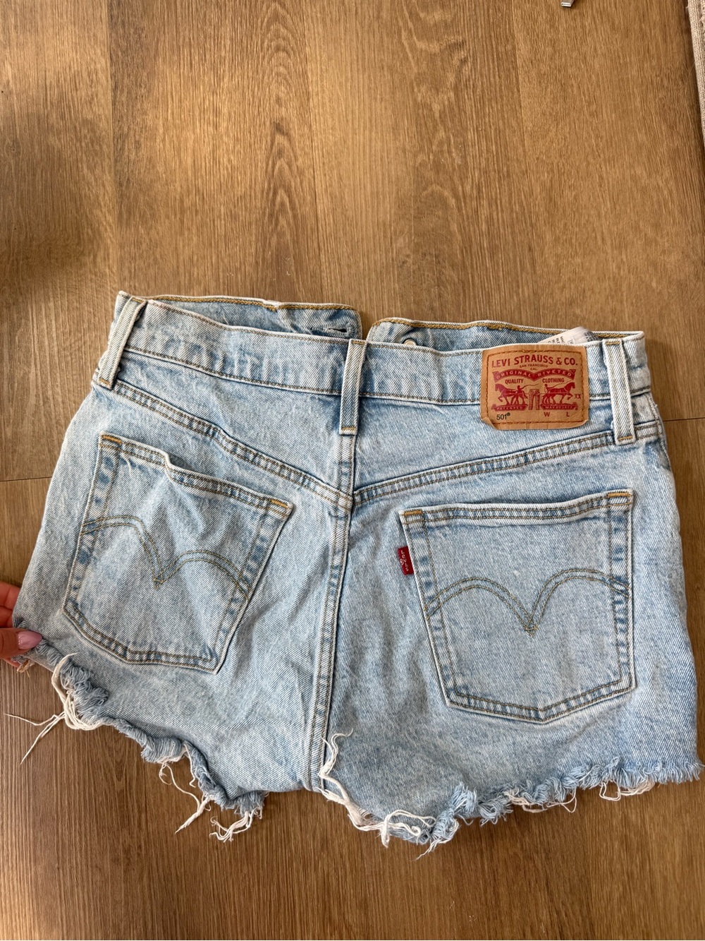 Levi's Light Wash Denim Cutoff Shorts 27 - Picture 5 of 11